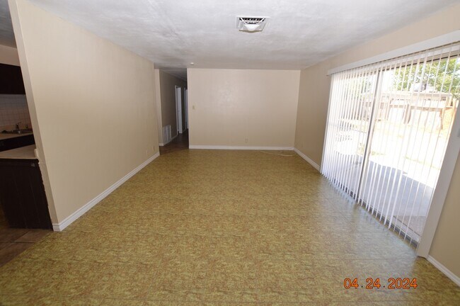 Foto del edificio - 5817 Shawnee Ave
