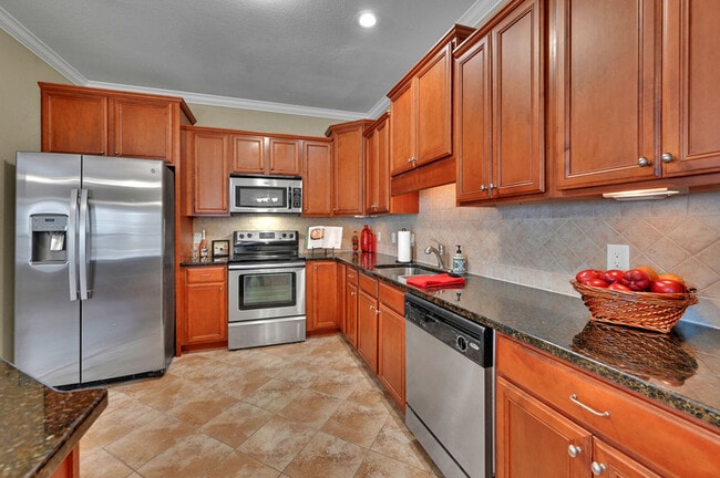 Foto del edificio - 2401 Dovedale Ct