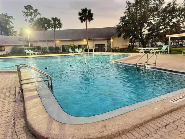 Foto del edificio - 667 Sugar Palm St