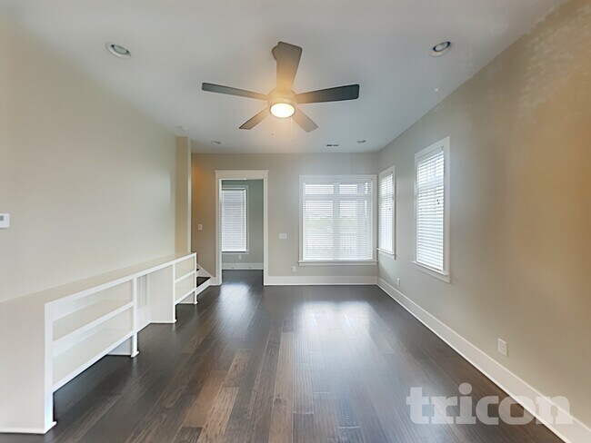 Building Photo - 6817 Charlotte Pike