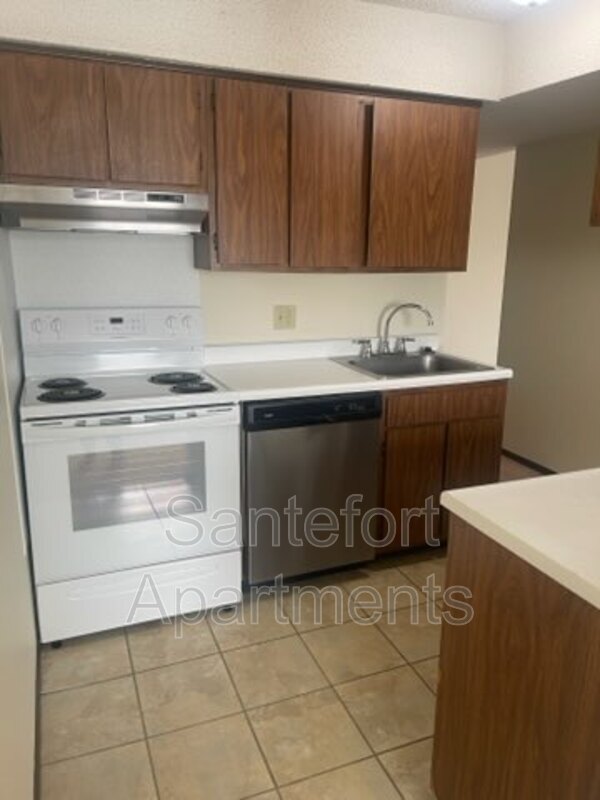 Foto del edificio - 5806 Haymeadow Ln