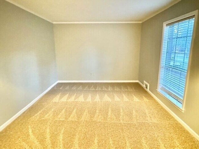 Foto del edificio - Now Leasing A Spacious 4 Bedroom 2.5 Bath ...