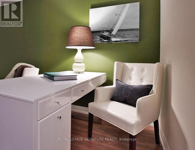 Building Photo - 305 Roehampton Ave