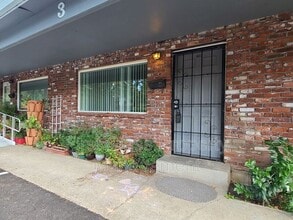 Building Photo - 1673 Dollar St