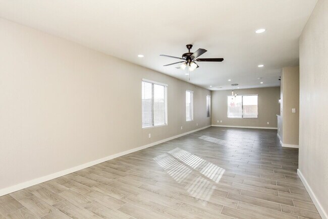 Building Photo - 15915 W Tasha Dr