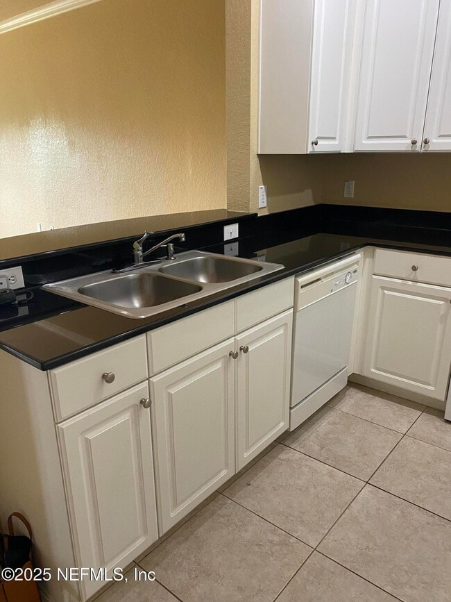 Foto del edificio - 8539 Gate Pkwy W
