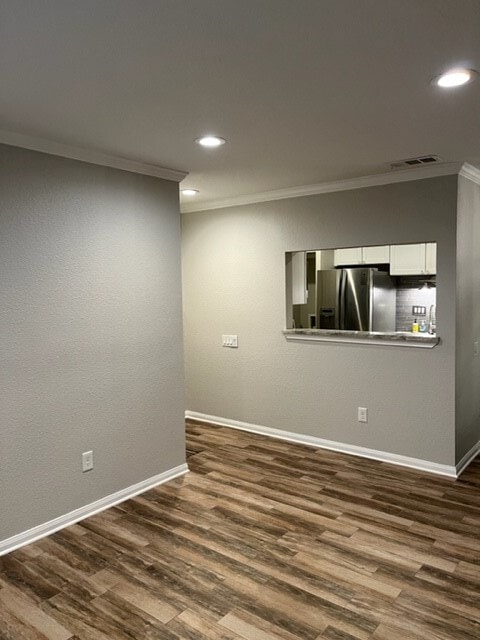 Building Photo - 1880 White Oak Dr