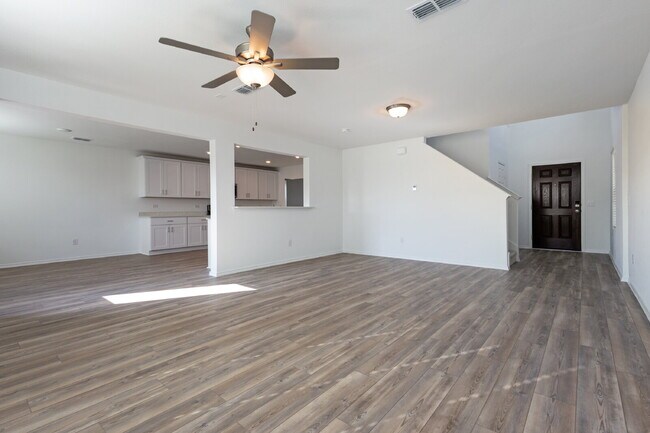 Foto del edificio - Stylish 4-Bedroom Smart Home in Princeton’...