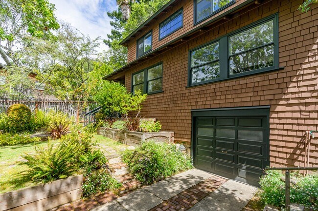 Foto del edificio - 3BR+Office/2BA Sycamore Park Mill Valley D...