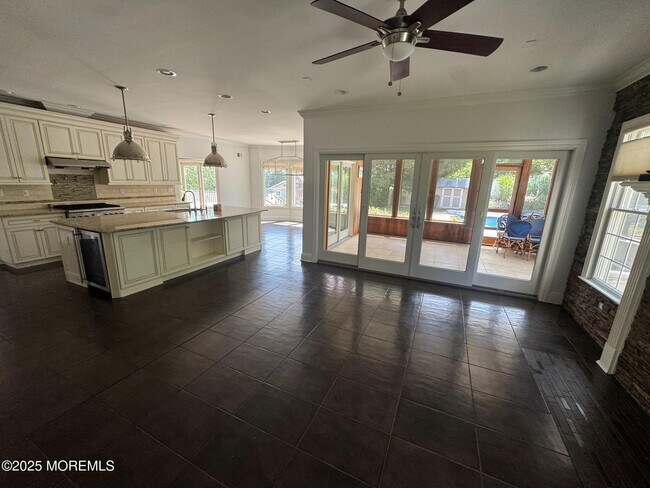 Foto del edificio - 244 Van Kirk Ave