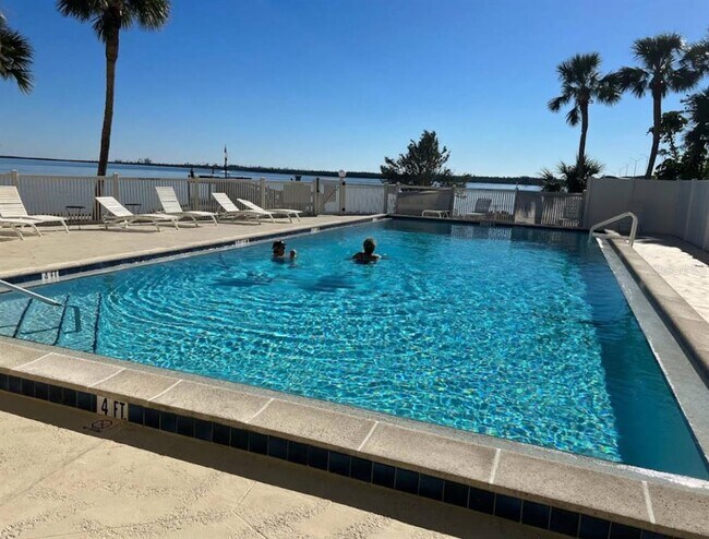 Building Photo - 14459 River Beach Dr