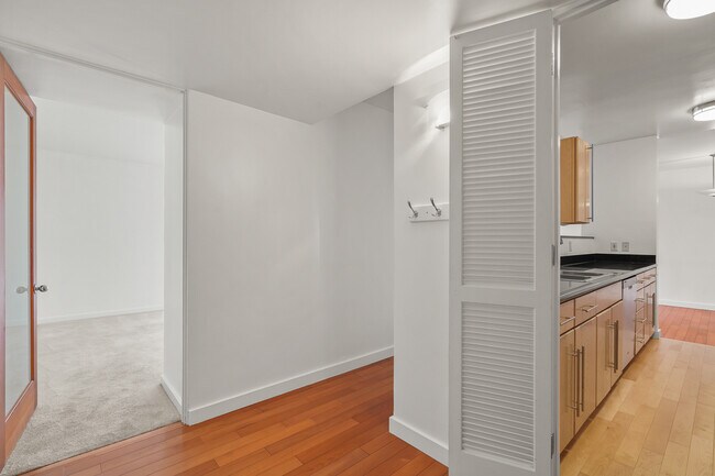 Foto del edificio - 330 S Barrington Ave