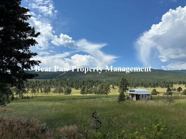 Building Photo - Spacious 4-Bed, 4.5-Bath Retreat in with B...
