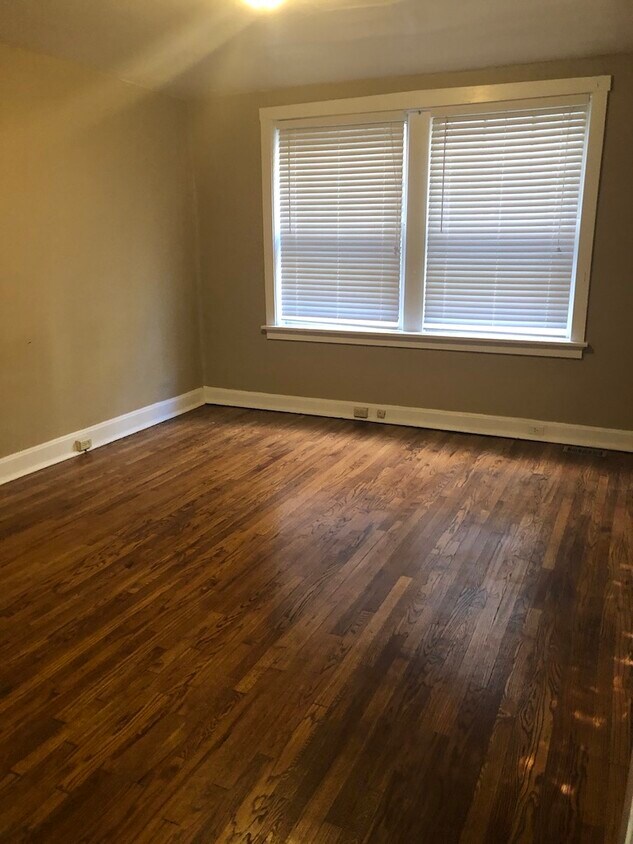 Sala de estar - 3104 Gurney Ave