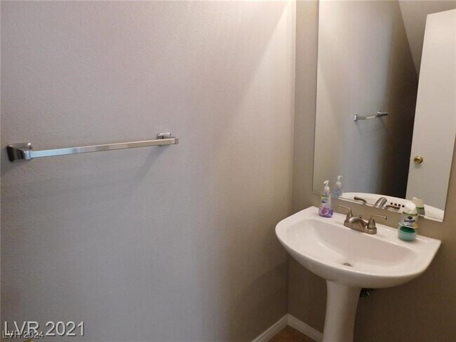 Building Photo - 190 Renville Ct