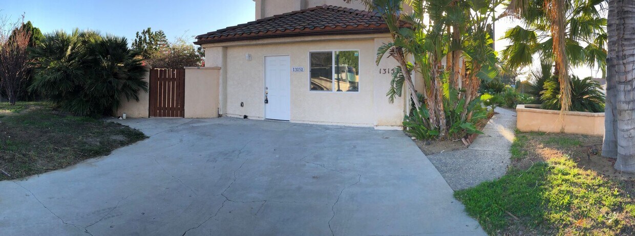 Foto principal - Newly Remodeled 2 Br 1 Ba Addition Perched...