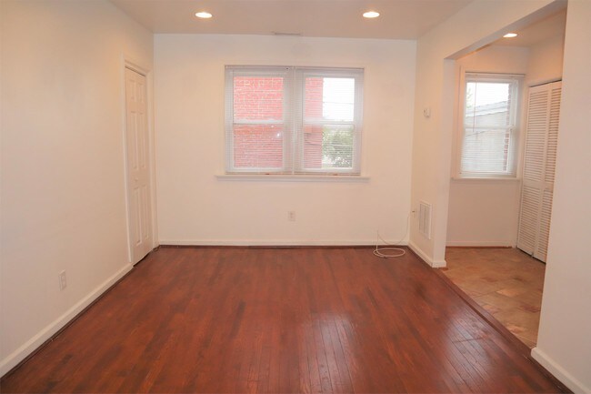 Foto del edificio - 1869 Kendall St NE