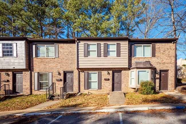 Building Photo - 1526 Charter East Cir