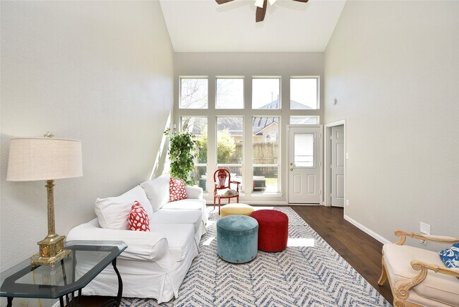Foto del edificio - 8814 Silent Willow Ln