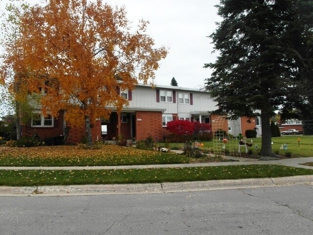 Foto principal - 3 Bedroom, 1.5 Bathroom Quadra-Plex Unit