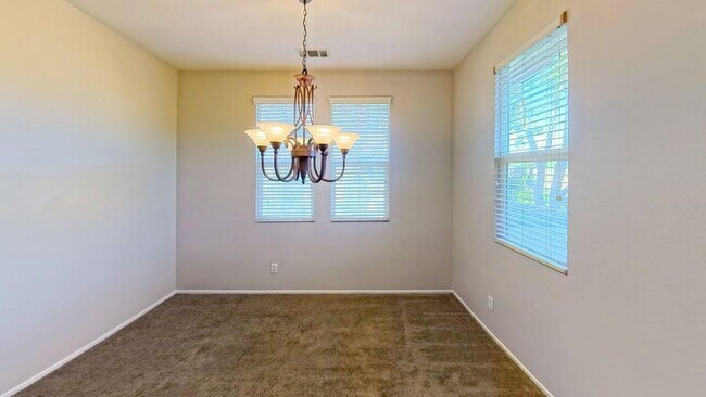 Foto del edificio - 1800 E Lakeshore Dr