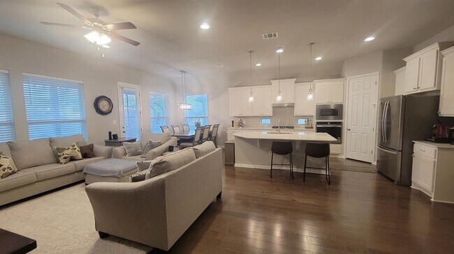 Foto del edificio - 724 Kingston Pl