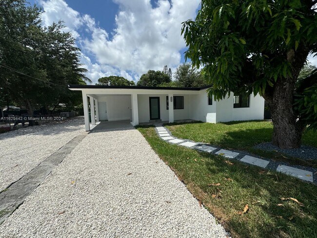 Foto del edificio - 2264 NW 102nd St