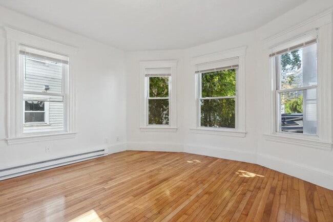 Building Photo - 33 Jackson St