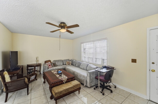Foto del edificio - 226 Normandy Ln
