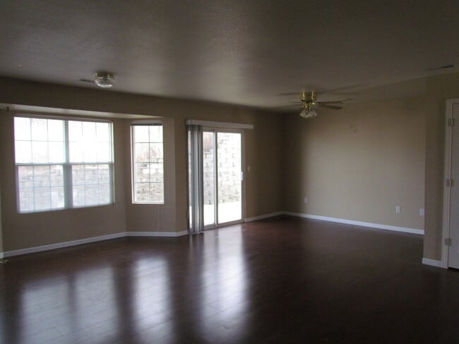Building Photo - AVAILABLE SEPTEMBER 01,2025!!