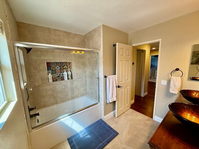 Building Photo - 26341 Via Corrizo