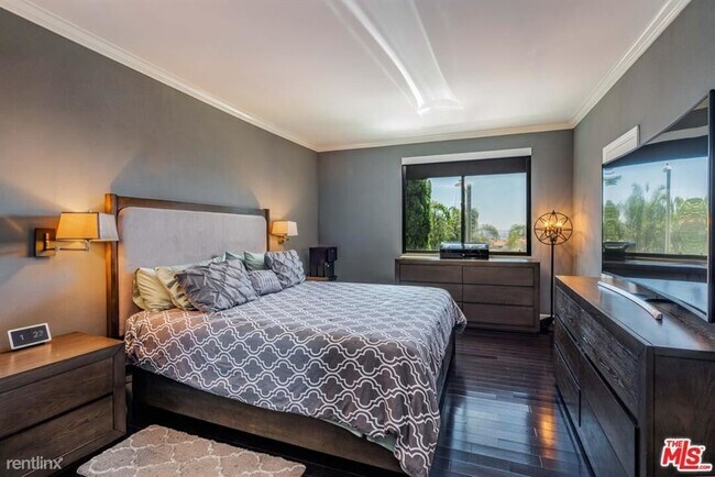 Foto del edificio - 2 br, 2 bath Condo - 8455 Fountain Ave Uni...