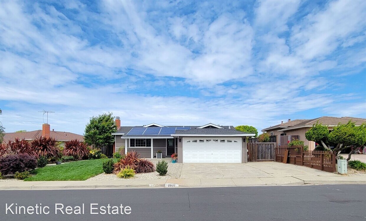 Foto principal - 3 br, 2 bath House - 2037 Southwood Dr.