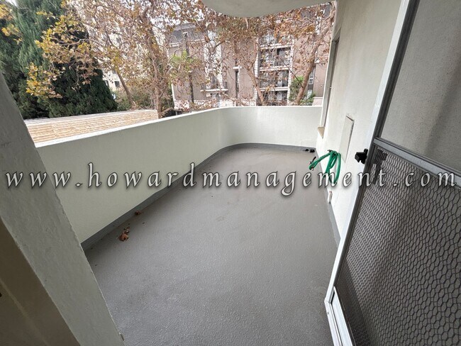 Building Photo - 00590RO