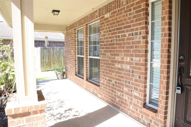 Building Photo - 6802 Claire Brook Dr