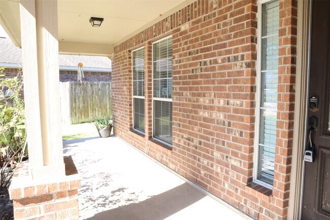 Foto del edificio - 6802 Claire Brook Dr