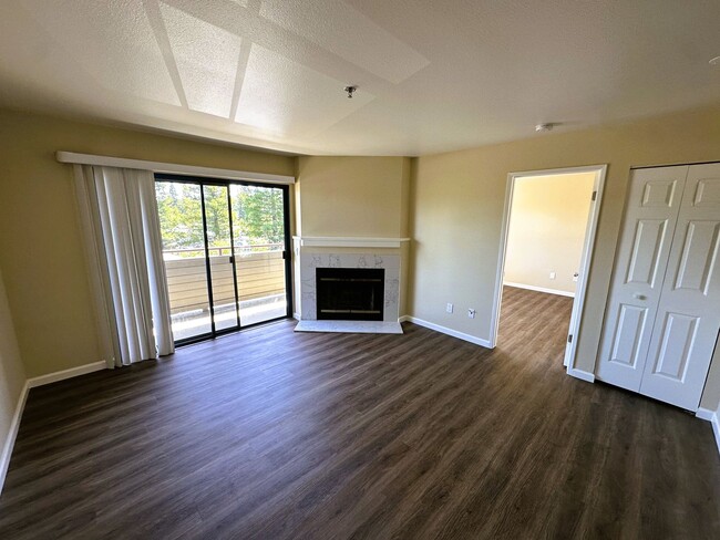 Building Photo - Lovely One Bedroom Condo in Novato