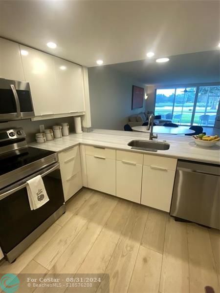 Foto del edificio - 802 Cypress Blvd