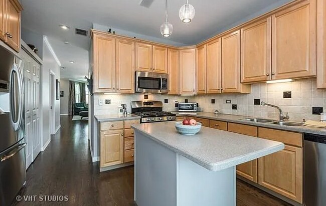 Foto del edificio - 1709 W Fletcher St