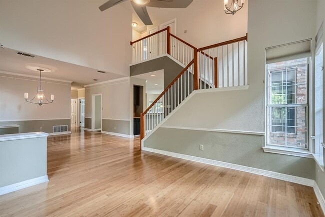 Building Photo - 9256 Scenic Bluff Dr