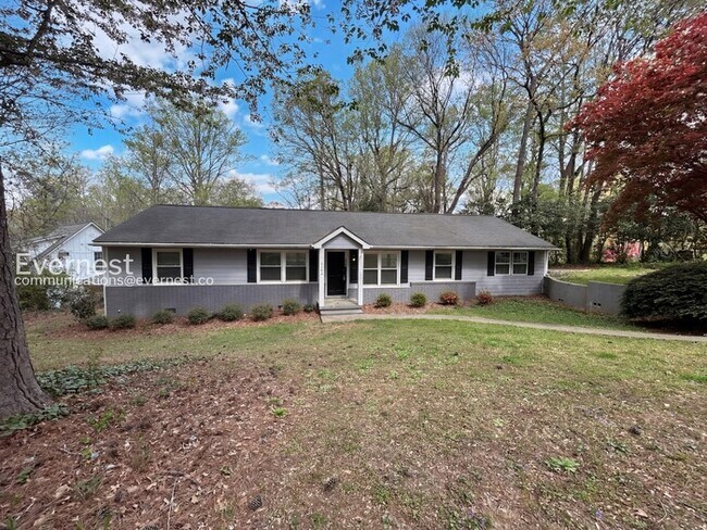 Foto del edificio - 1345 Twin Oaks Cir SE