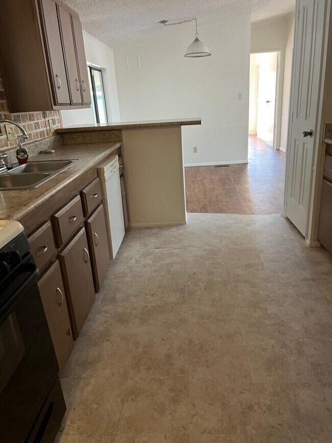 Foto del edificio - 2851 Smoke Tree Ln