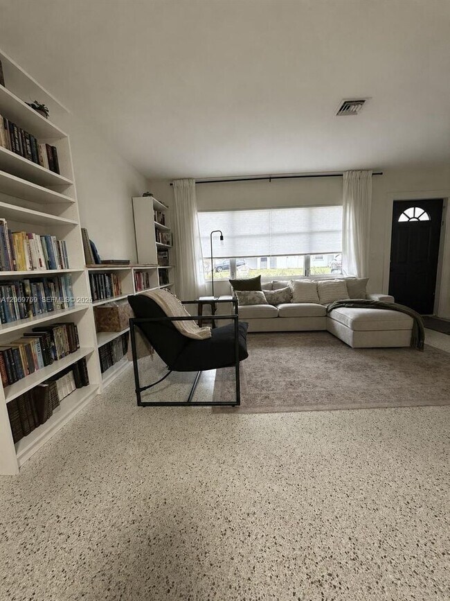 Building Photo - 5450 SW 55th Ave