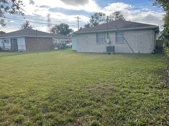Building Photo - 1825 Buccola Ave