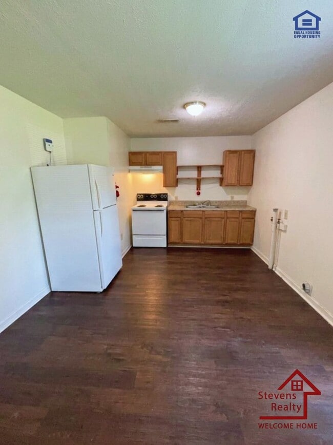 Building Photo - 112 Bybee Woods Dr