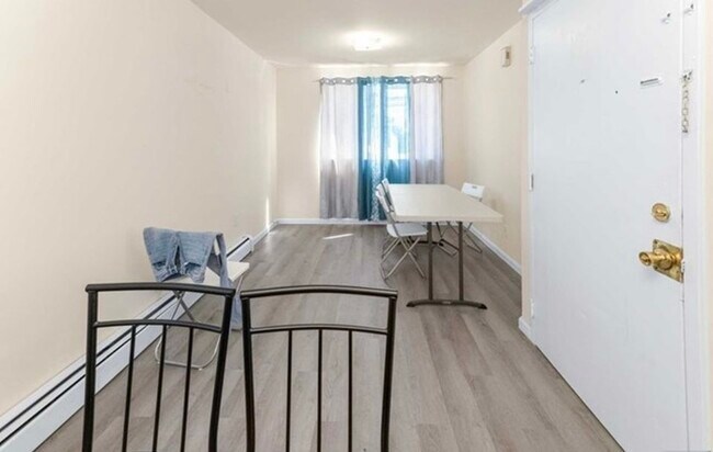 Building Photo - 530 Hamilton St