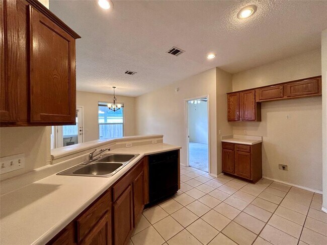 Building Photo - 16825 Constantinople Ln