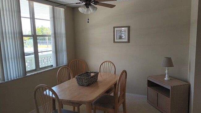 Dining Room - 4710 Bay St NE
