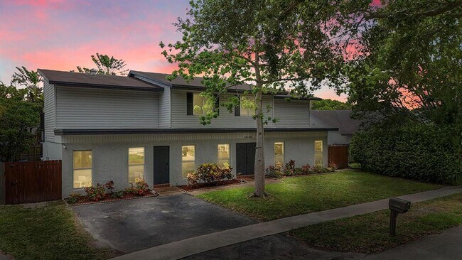 Foto del edificio - 10108 SW 53rd Ct