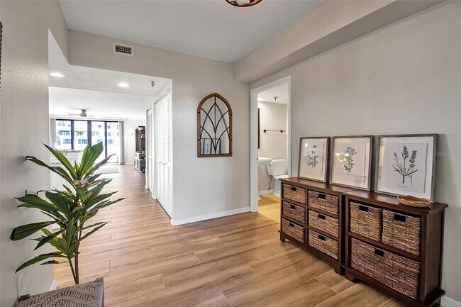 Building Photo - 1485 Gulf of Mexico Dr